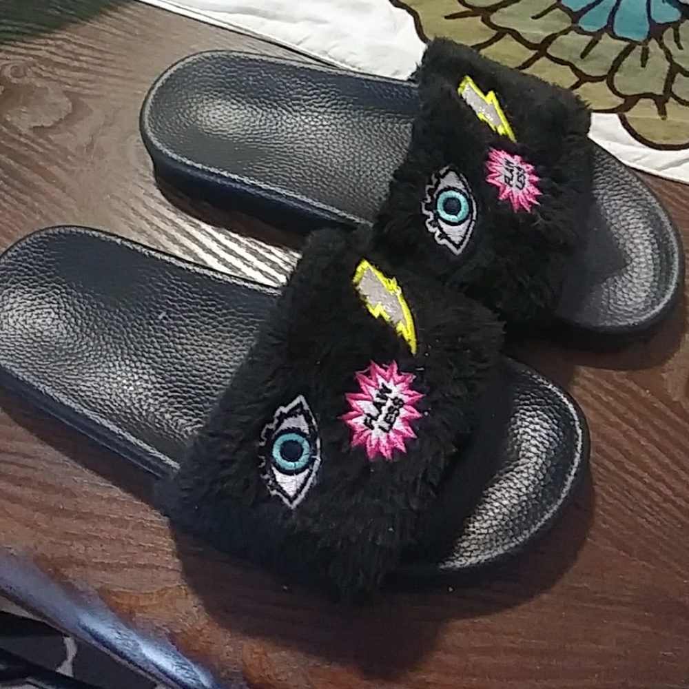 Slippers - Picture 3 of 3